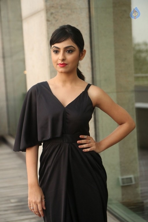 Pooja New Stills - 32 / 35 photos