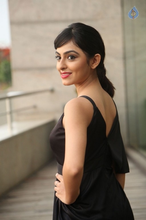 Pooja New Stills - 34 / 35 photos