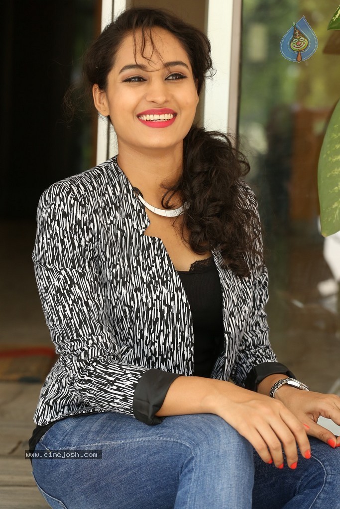 Pooja Stills - 41 / 101 photos