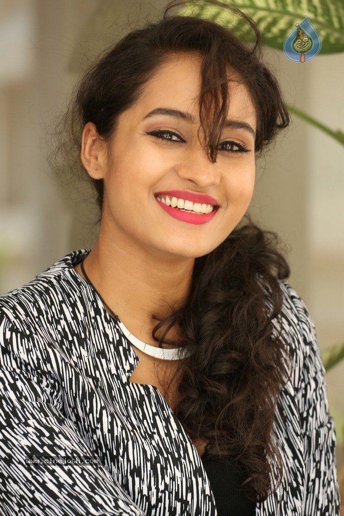 Pooja Stills - 48 / 101 photos