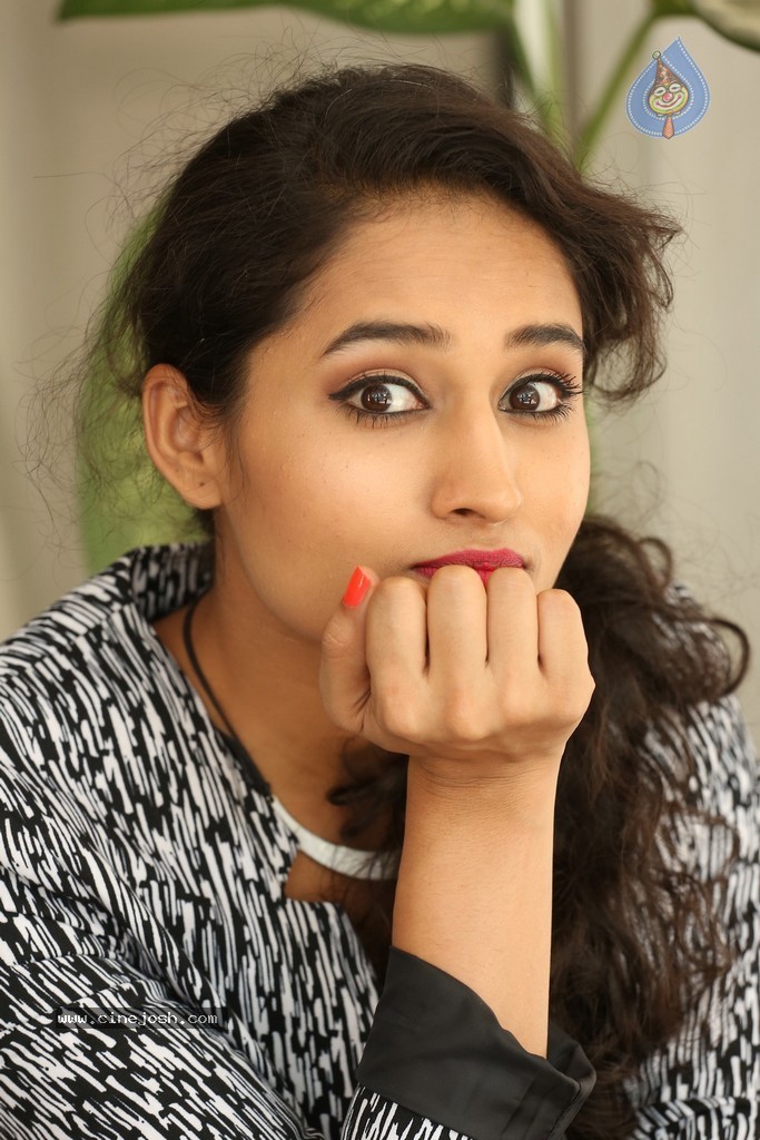 Pooja Stills - 51 / 101 photos