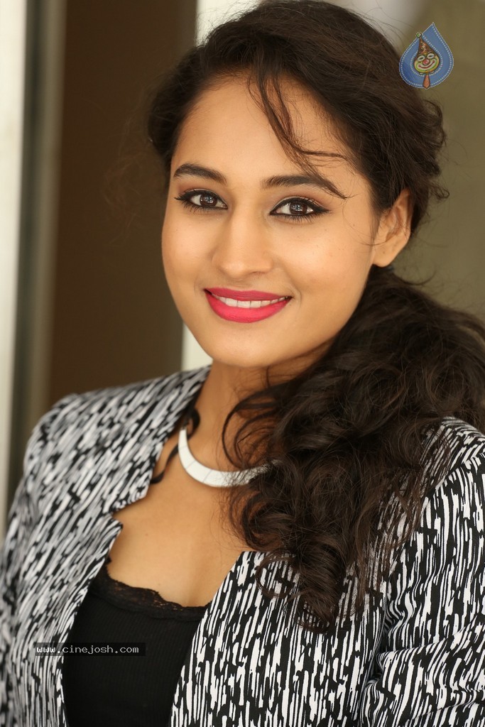 Pooja Stills - 90 / 101 photos