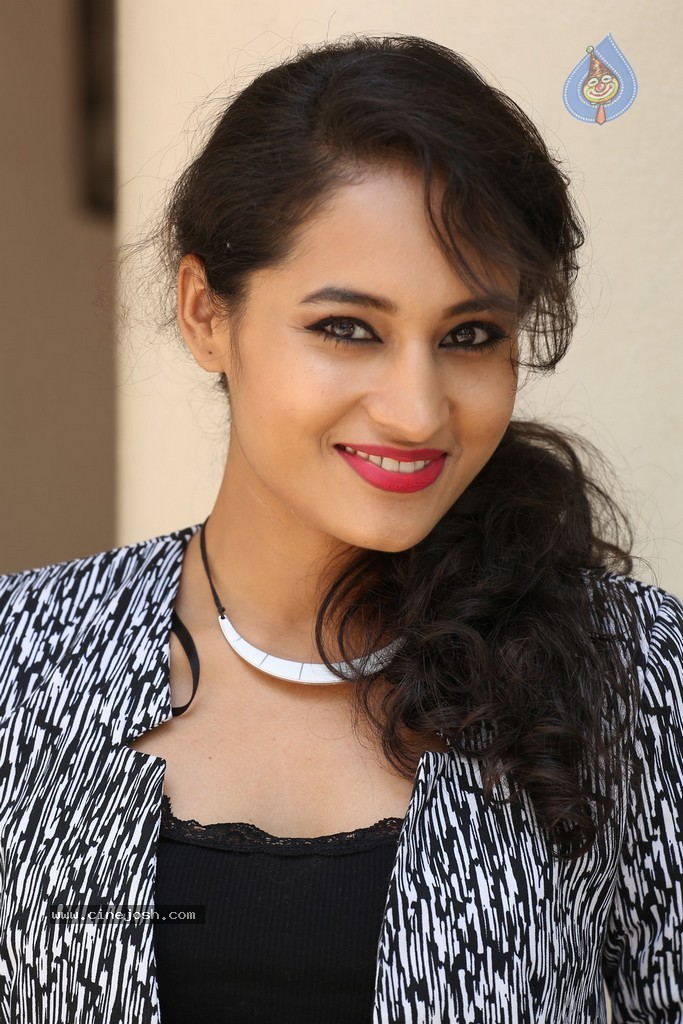 Pooja Stills - 94 / 101 photos