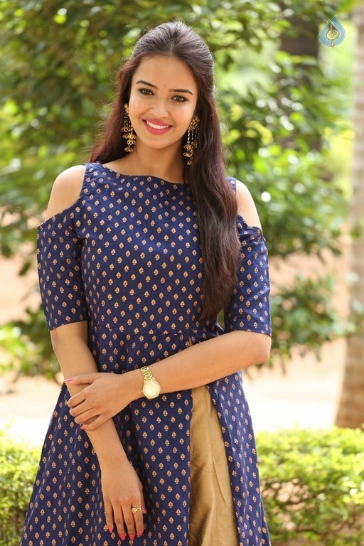 Poojitha Latest Photos - 18 / 40 photos