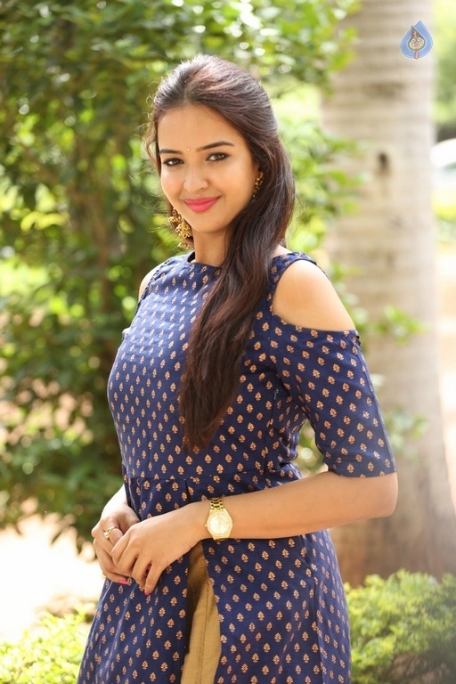 Poojitha Latest Photos - 23 / 40 photos