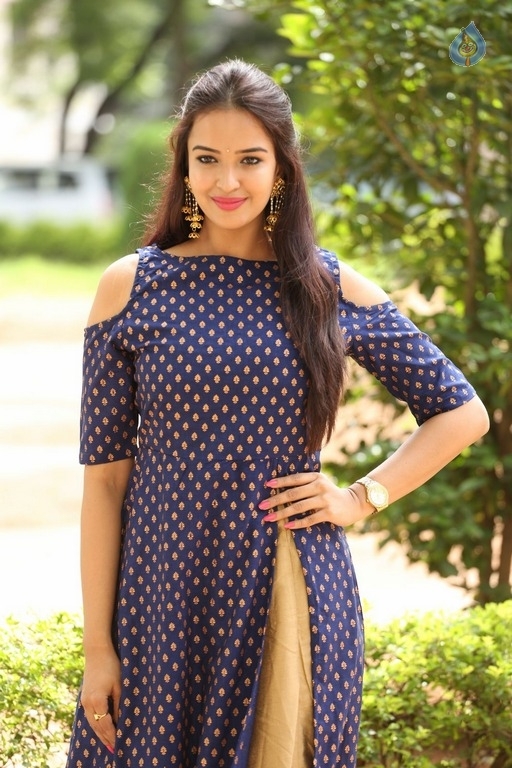 Poojitha Latest Photos - 33 / 40 photos