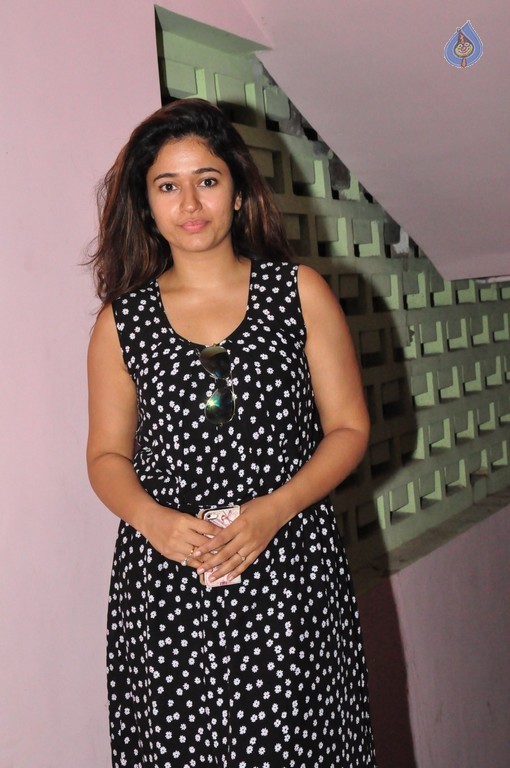 Poonam Bajwa Gallery - 14 / 32 photos