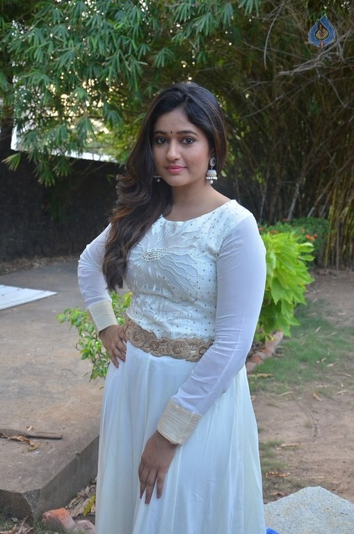 Poonam Bajwa Photos - 4 / 28 photos