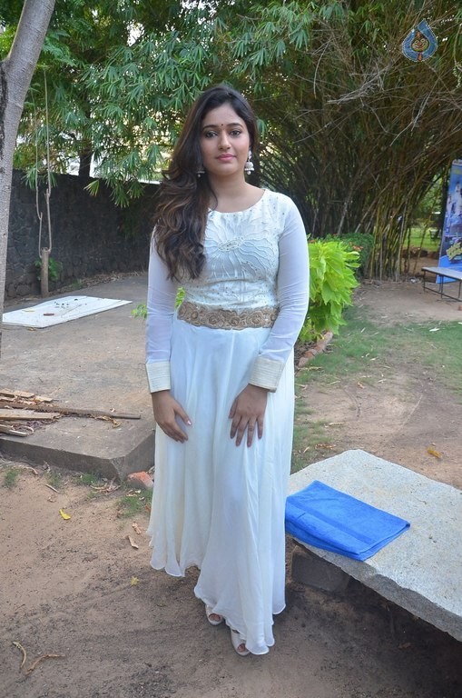 Poonam Bajwa Photos - 5 / 28 photos