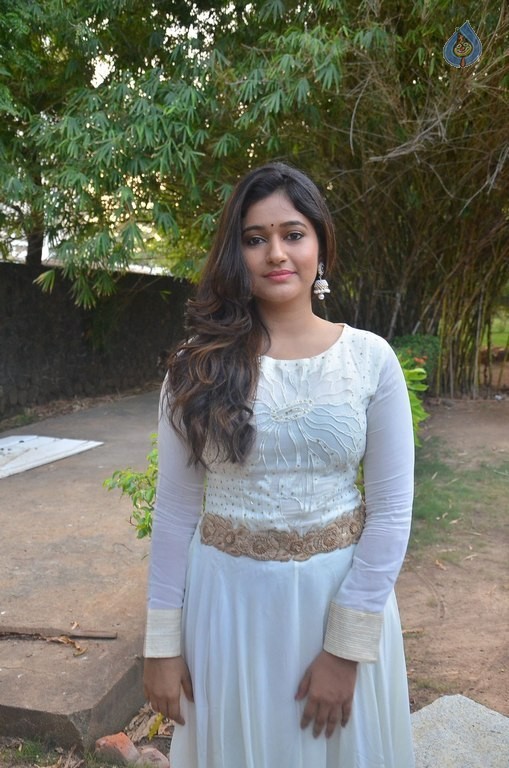 Poonam Bajwa Photos - 12 / 28 photos