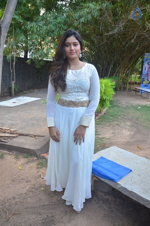 Poonam Bajwa Photos - 13 / 28 photos