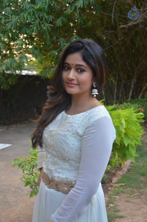 Poonam Bajwa Photos - 24 / 28 photos