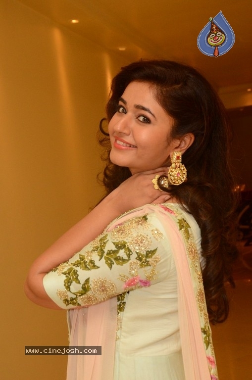 Poonam Bajwa Pics - 7 / 21 photos