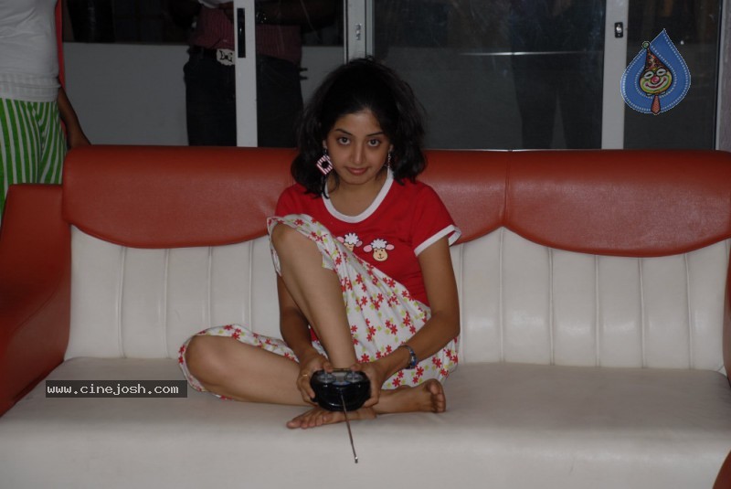 Poonam Kaur Gallery - 18 / 70 photos