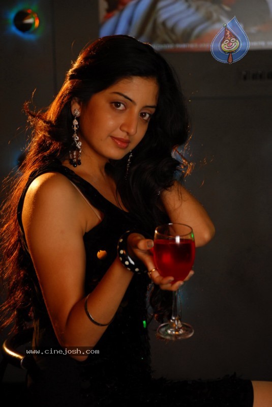 Poonam Kaur Gallery - 48 / 70 photos