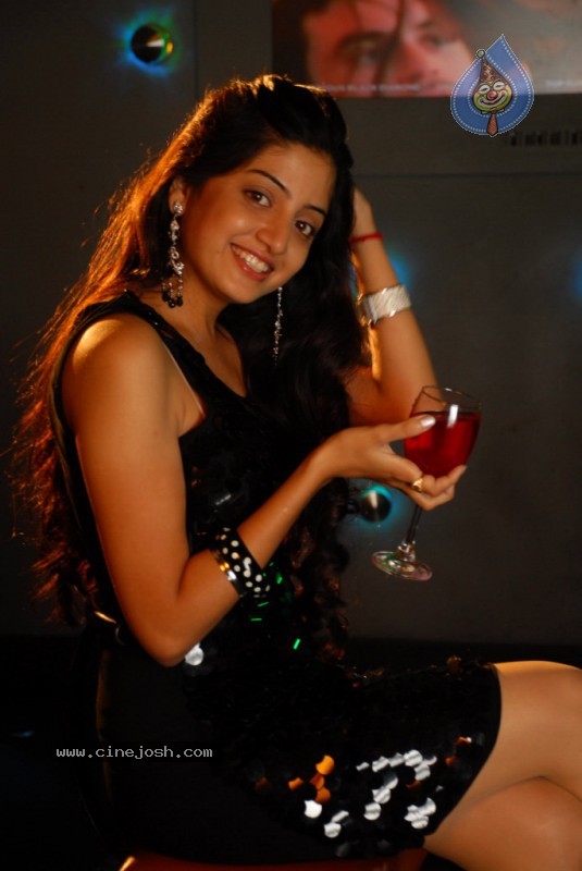 Poonam Kaur Gallery - 68 / 70 photos