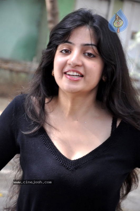 Poonam Kaur Hot Stills - 1 / 59 photos