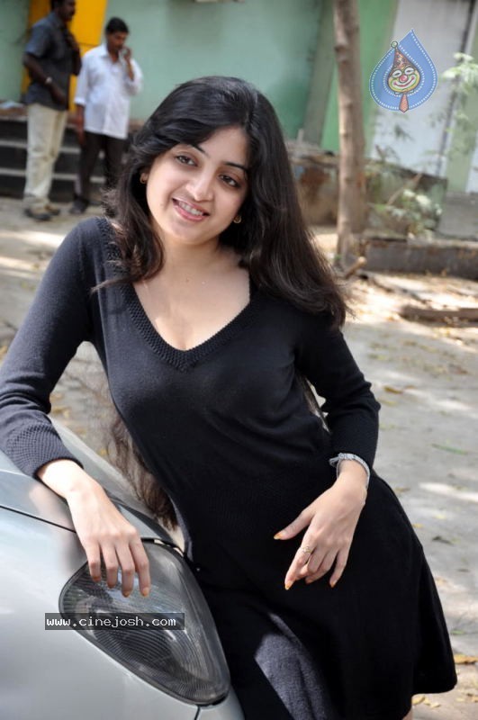 Poonam Kaur Hot Stills - 9 / 59 photos