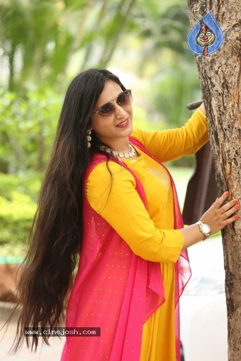 Poonam Sharma Stills - 25 / 33 photos