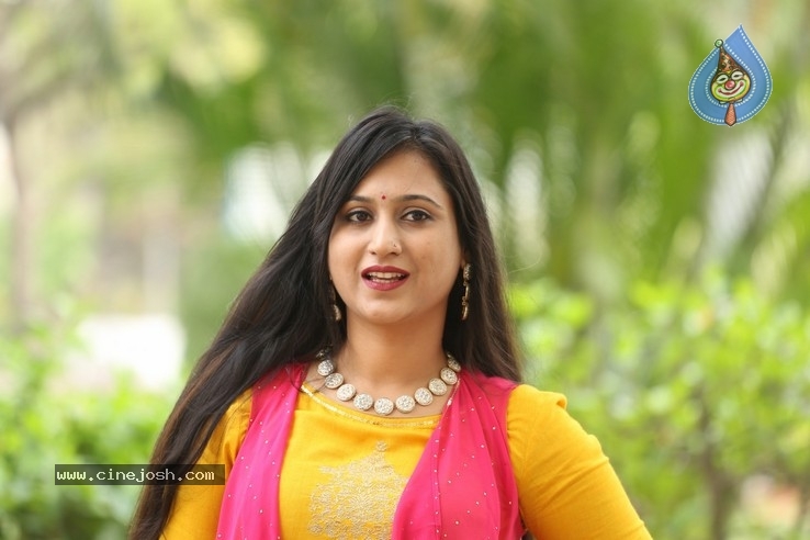 Poonam Sharma Stills - 27 / 33 photos