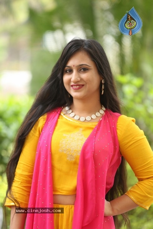 Poonam Sharma Stills - 28 / 33 photos