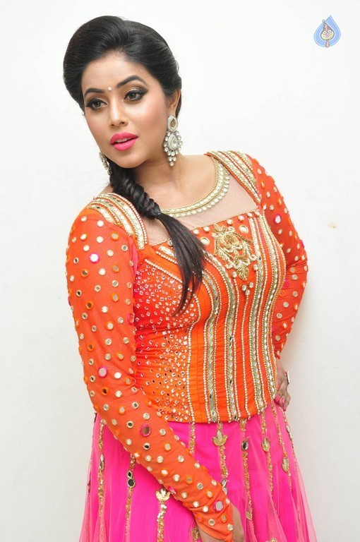 Poorna Images - 8 / 49 photos