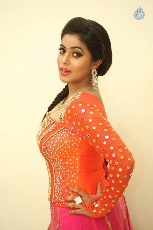 Poorna Images - 27 / 49 photos