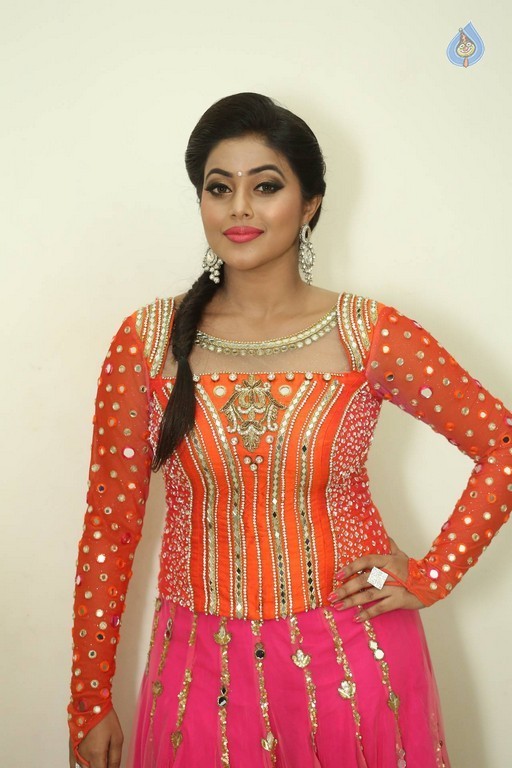 Poorna Images - 33 / 49 photos