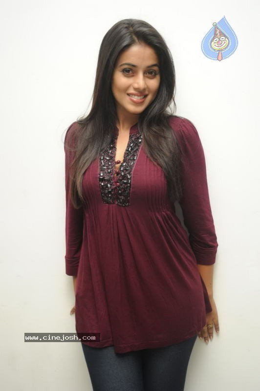 Poorna Photos - 45 / 72 photos