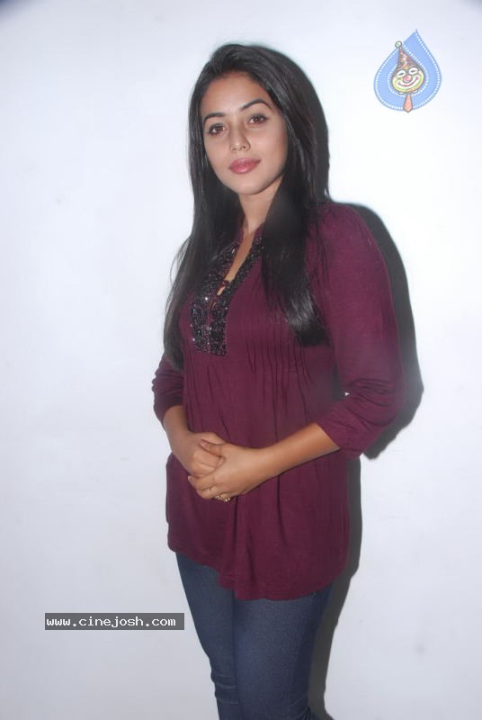 Poorna Photos - 53 / 72 photos