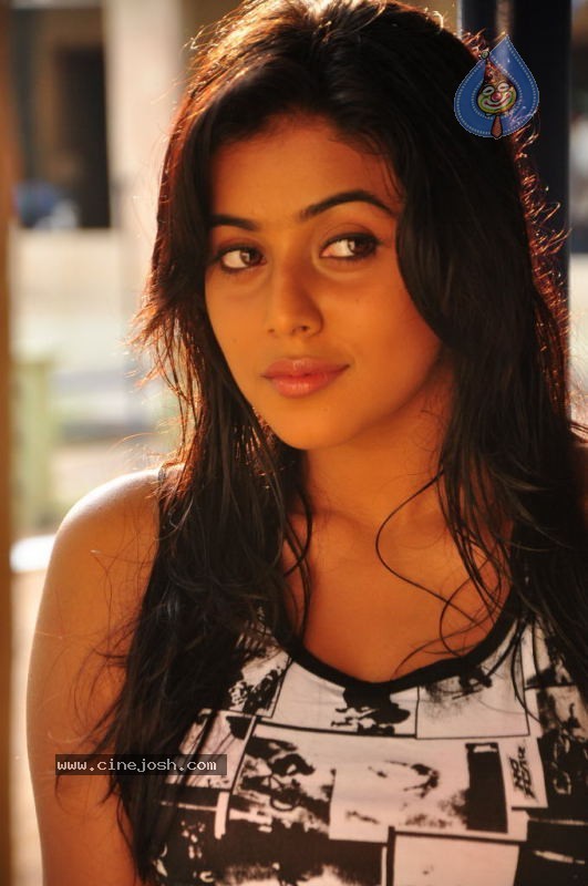 Poorna Stills - 66 / 96 photos