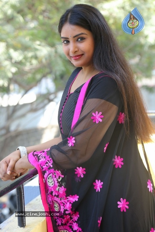 Actress Poorni Photos - 10 / 12 photos