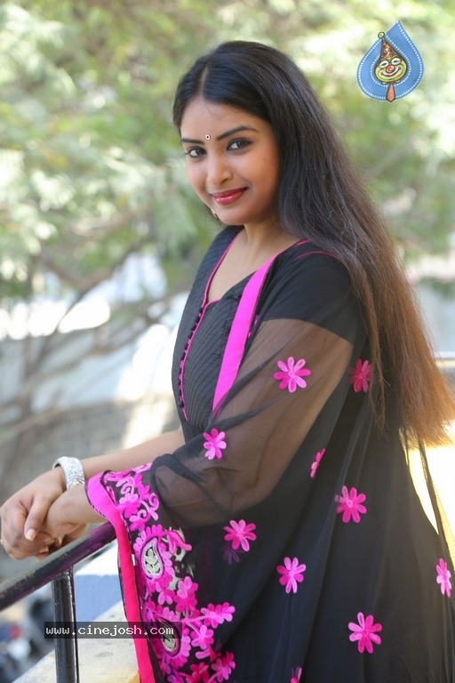 Actress Poorni Photos - 11 / 12 photos