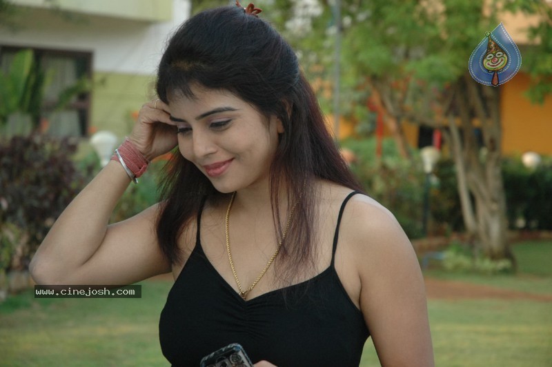  Prachi  Stills - 9 / 18 photos