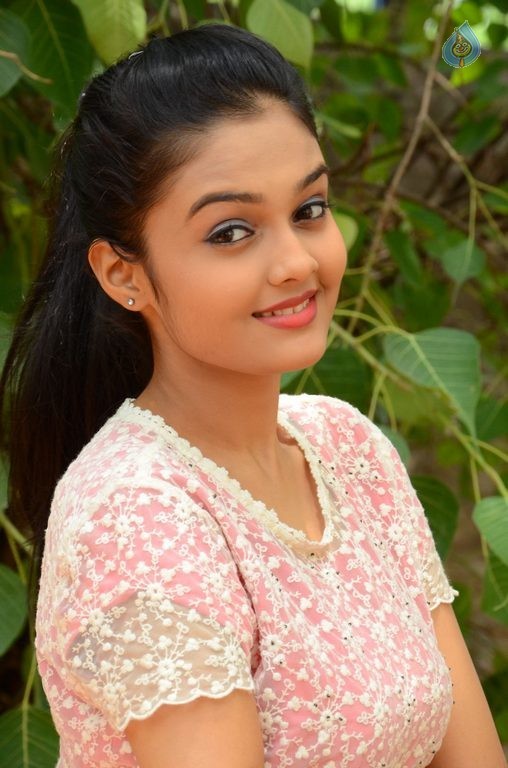 Pragathi Latest Images - 17 / 42 photos