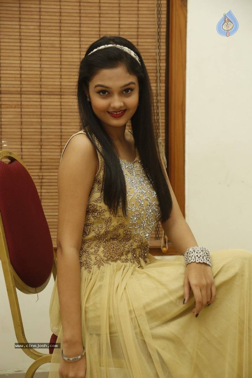 Pragathi Photos - 23 / 62 photos