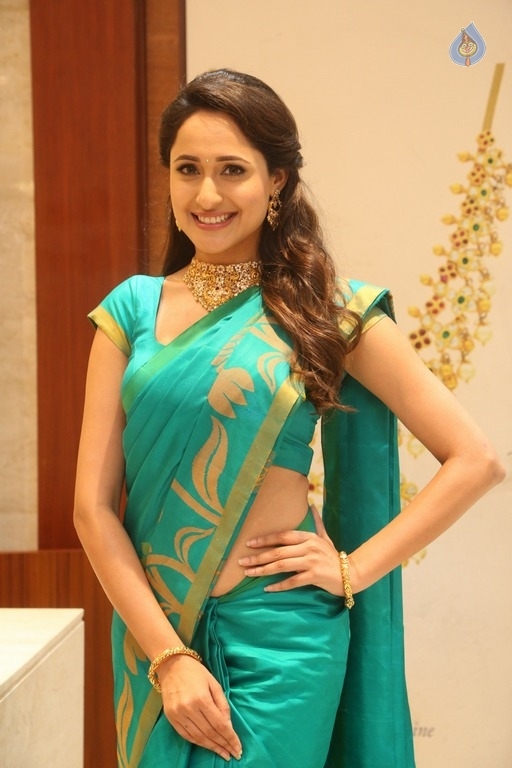 Pragya Jaiswal Images - 11 / 21 photos