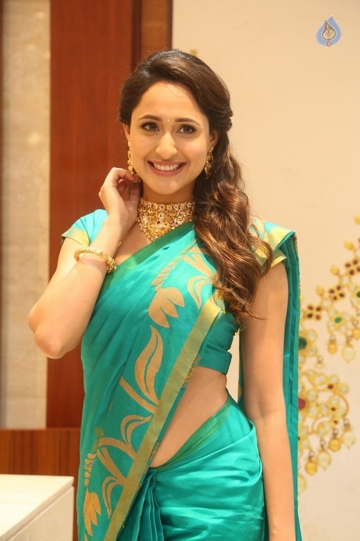 Pragya Jaiswal : r/SuperModelIndia