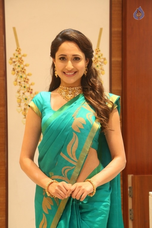 Pragya Jaiswal Images - 18 / 21 photos