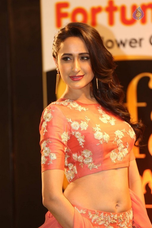 Pragya Jaiswal Photos - 21 / 40 photos