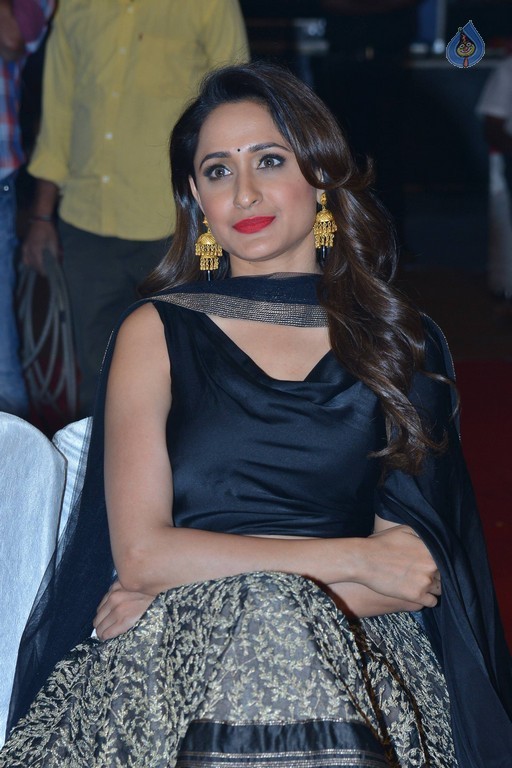 Pragya Jaiswal Pics - 17 / 18 photos