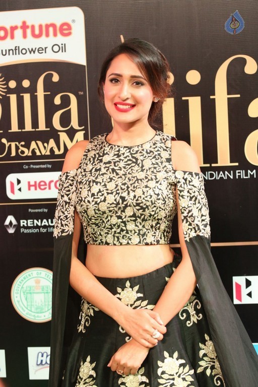 Pragya Jaiswal Pics - 20 / 26 photos