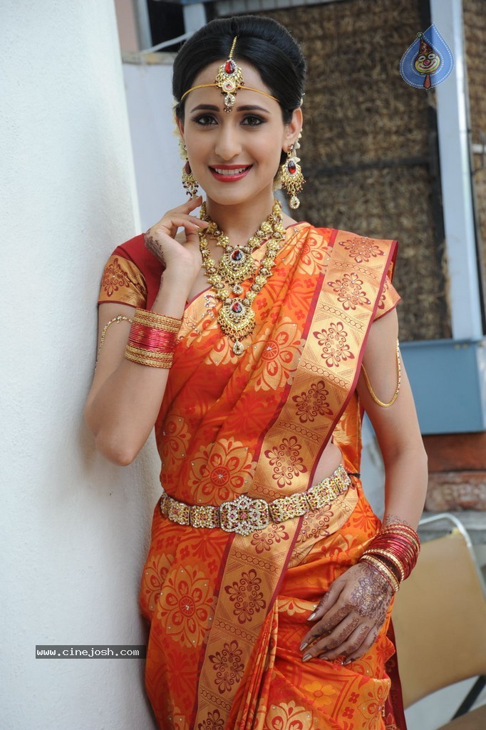 Pragya Jaiswal Stills - 47 / 82 photos