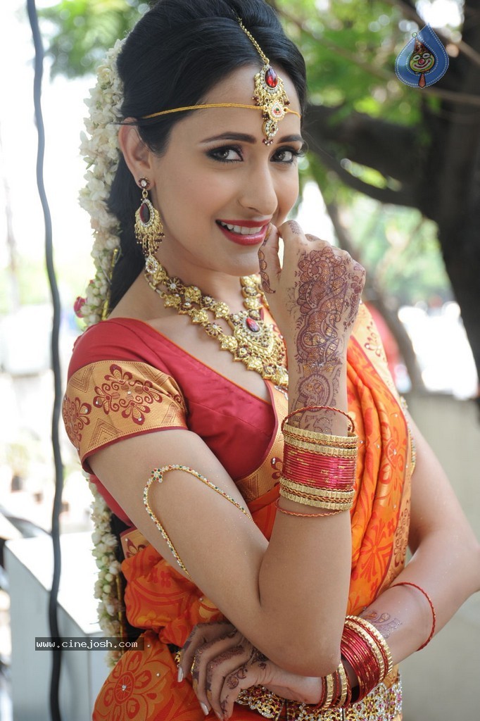 Pragya Jaiswal Stills - 49 / 82 photos