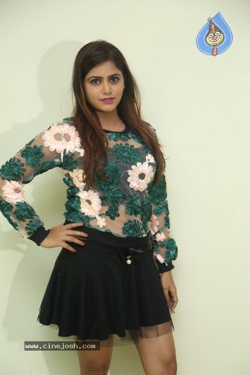 Pragya Latest Gallery - 8 / 54 photos