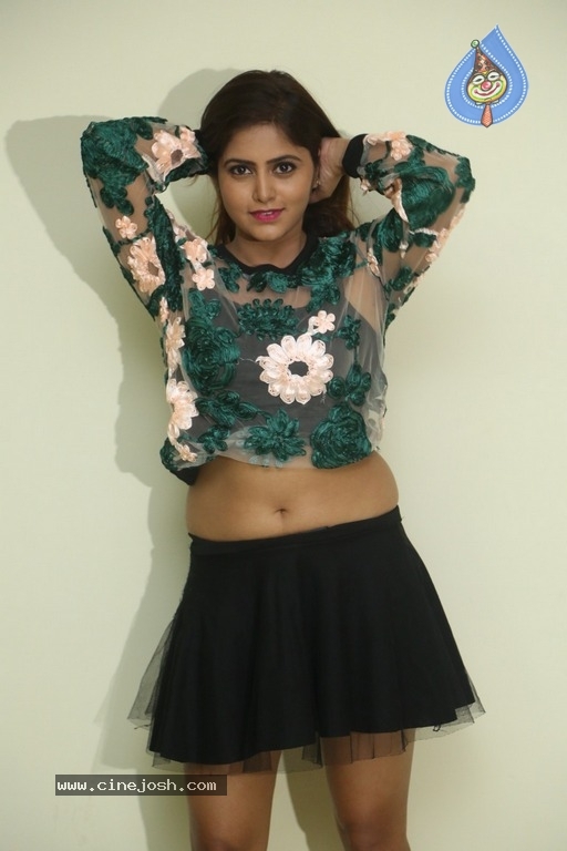 Pragya Latest Gallery - 29 / 54 photos