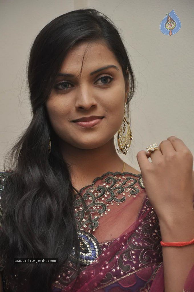 Prakruti Stills - 18 / 60 photos