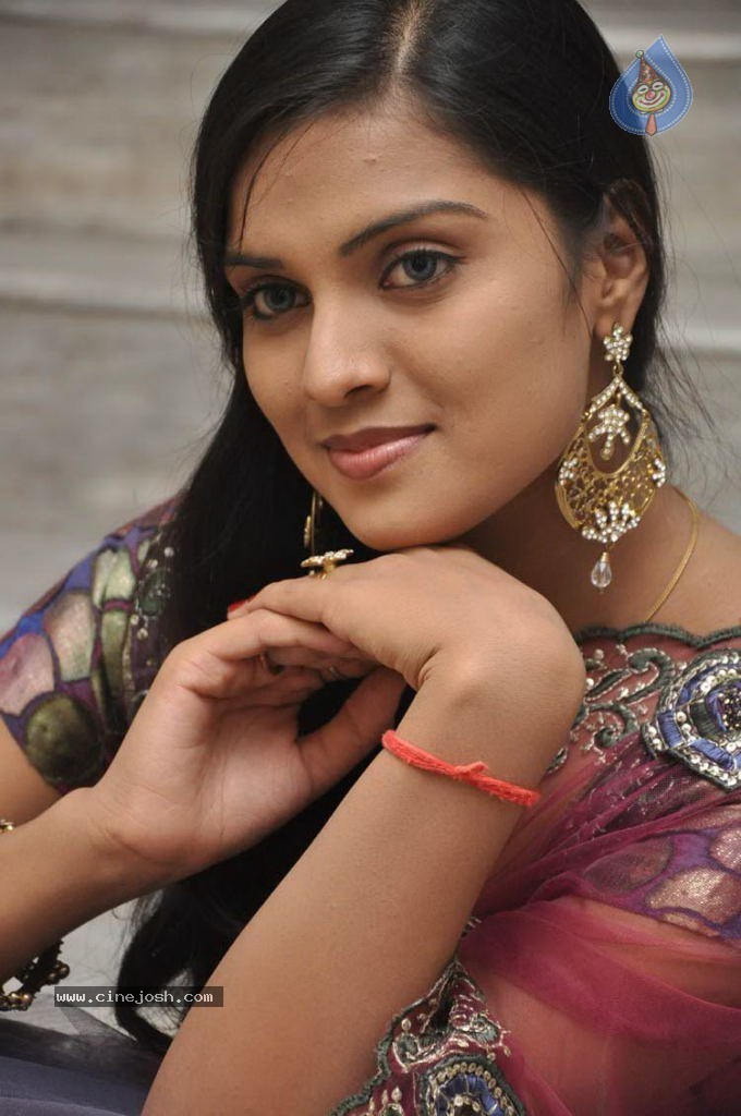 Prakruti Stills - 31 / 60 photos