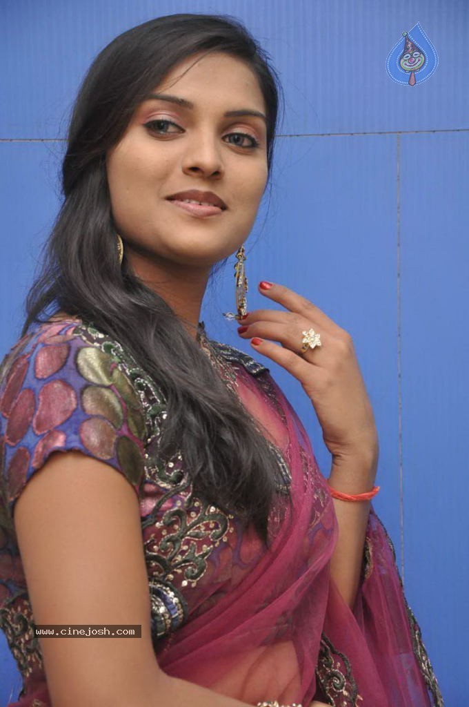 Prakruti Stills - 34 / 60 photos