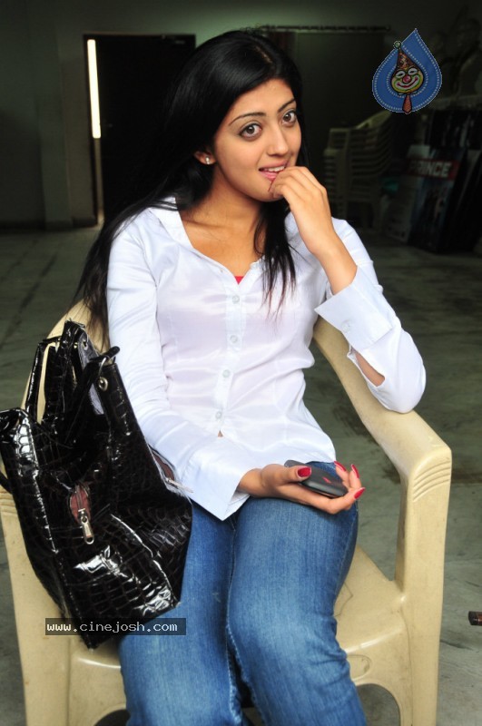 Praneetha Photo Gallery - 25 / 58 photos